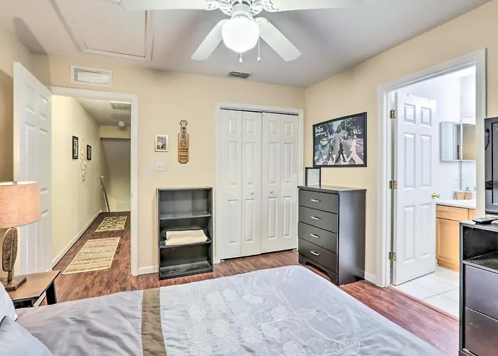 Holiday home Townhome 4 Mi To College Town! *
