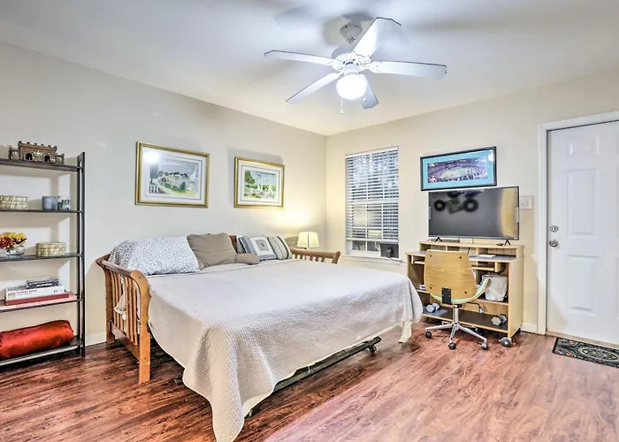 Holiday home Townhome 4 Mi To College Town! *