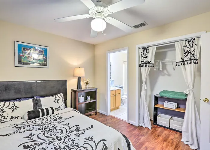 Townhome 4 Mi To College Town! Holiday home Tallahassee
