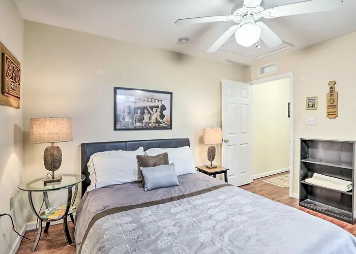 Townhome 4 Mi To College Town! Holiday home *