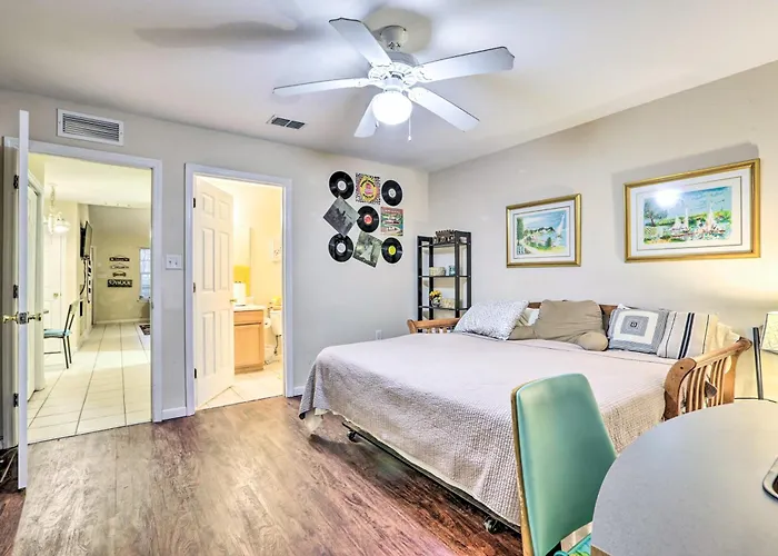 Holiday home Townhome 4 Mi To College Town! *