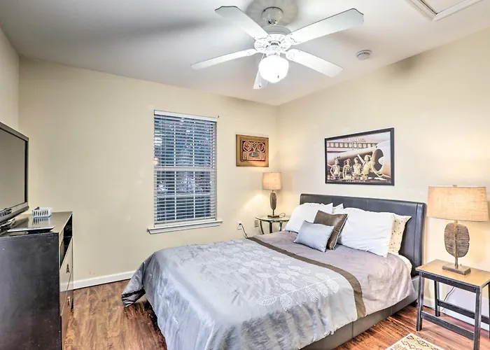 Townhome 4 Mi To College Town! Holiday home Tallahassee