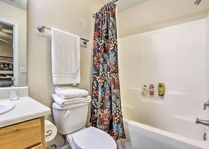 Townhome 4 Mi To College Town! Tallahassee