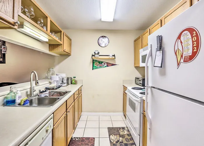 Townhome 4 Mi To College Town!