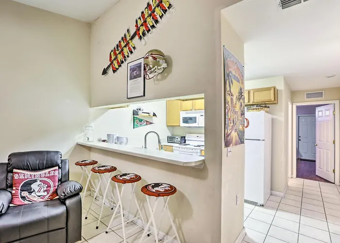 Townhome 4 Mi To College Town! Holiday home *