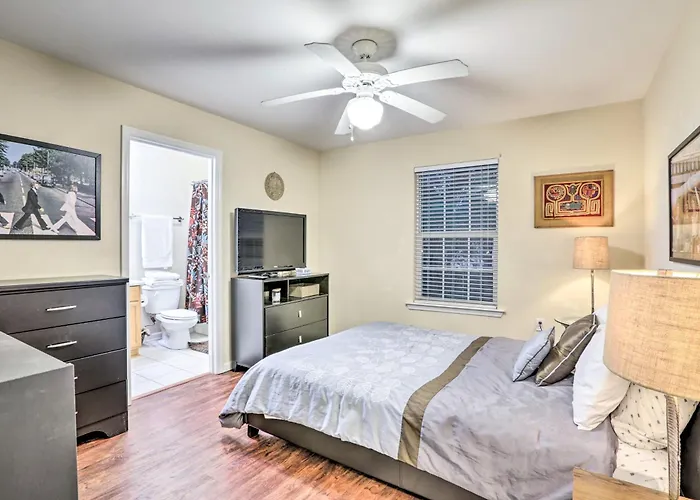 Holiday home Townhome 4 Mi To College Town! *