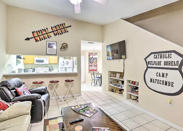 Townhome 4 Mi To College Town! *