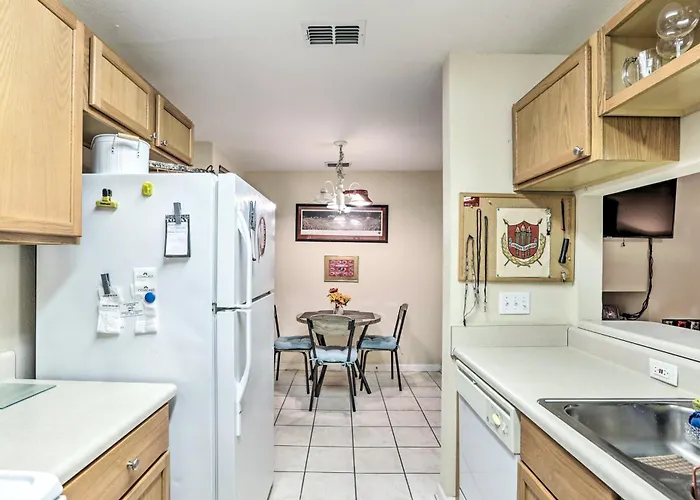 Townhome 4 Mi To College Town!